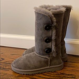 Ugg Bailey Button Tall - size 1 girls